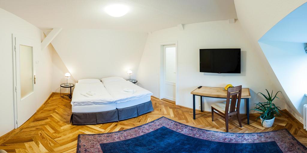 Vila Olga Jevany Buitenkant foto