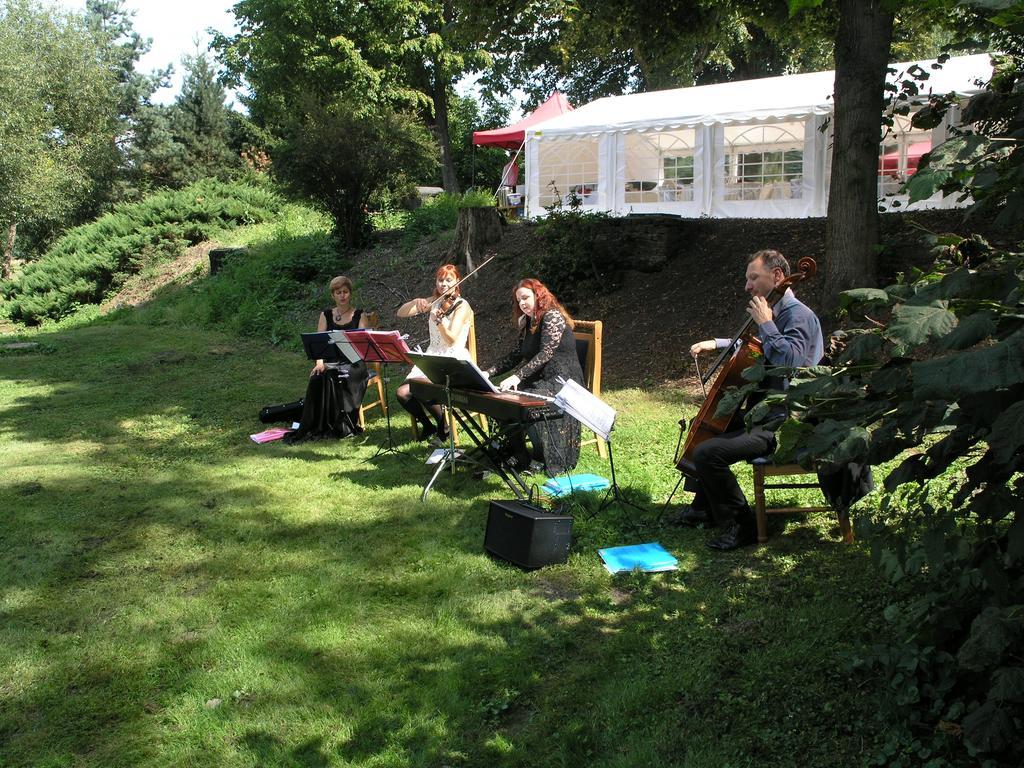 Vila Olga Jevany Buitenkant foto