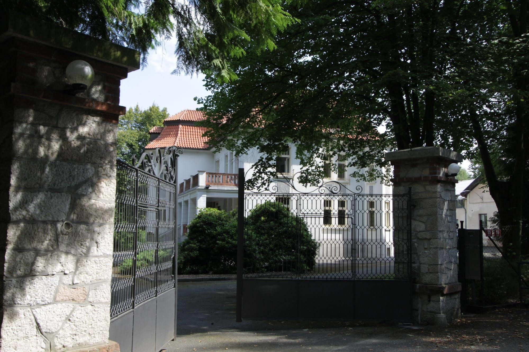 Vila Olga Jevany Buitenkant foto