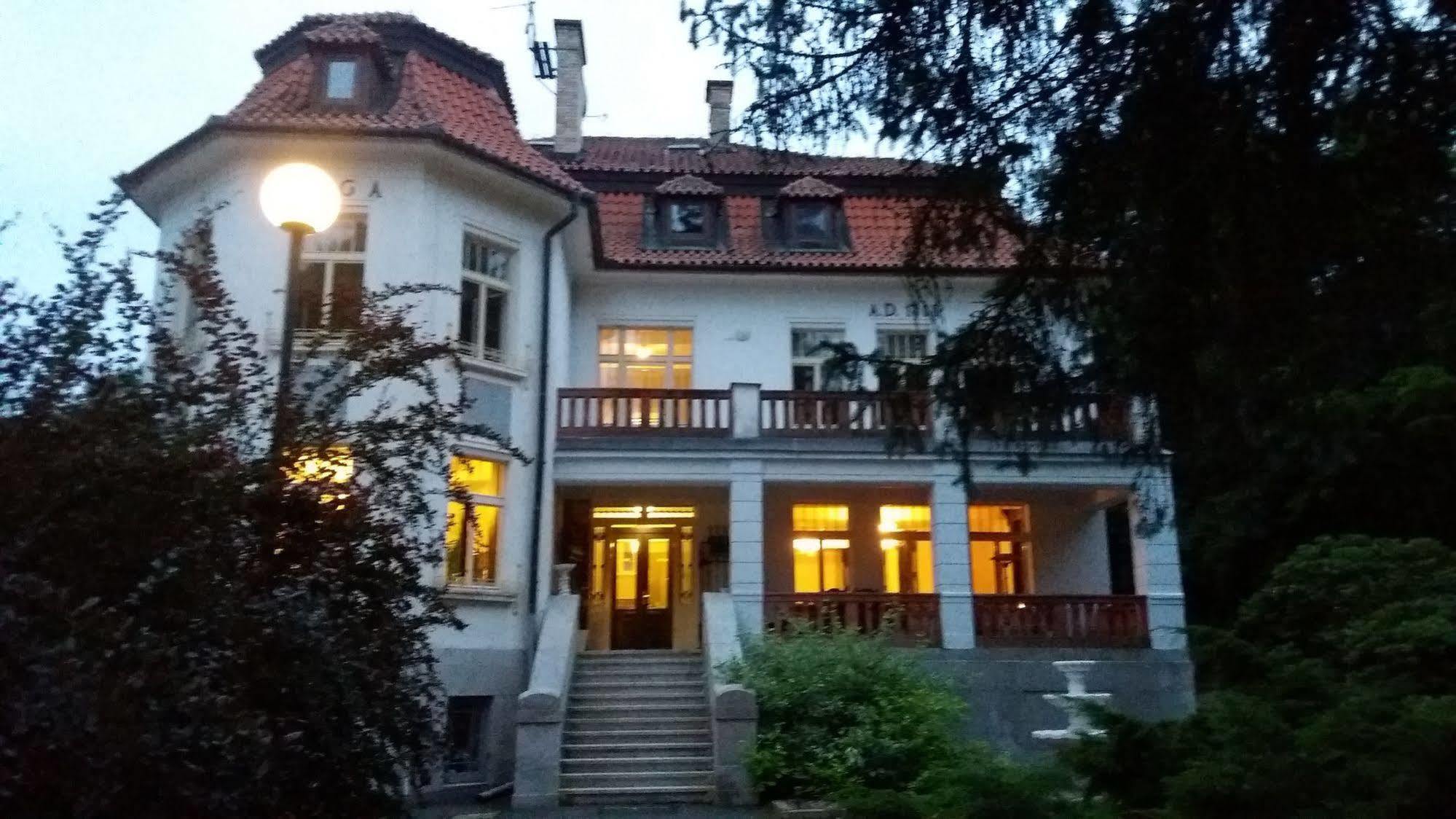 Vila Olga Jevany Buitenkant foto