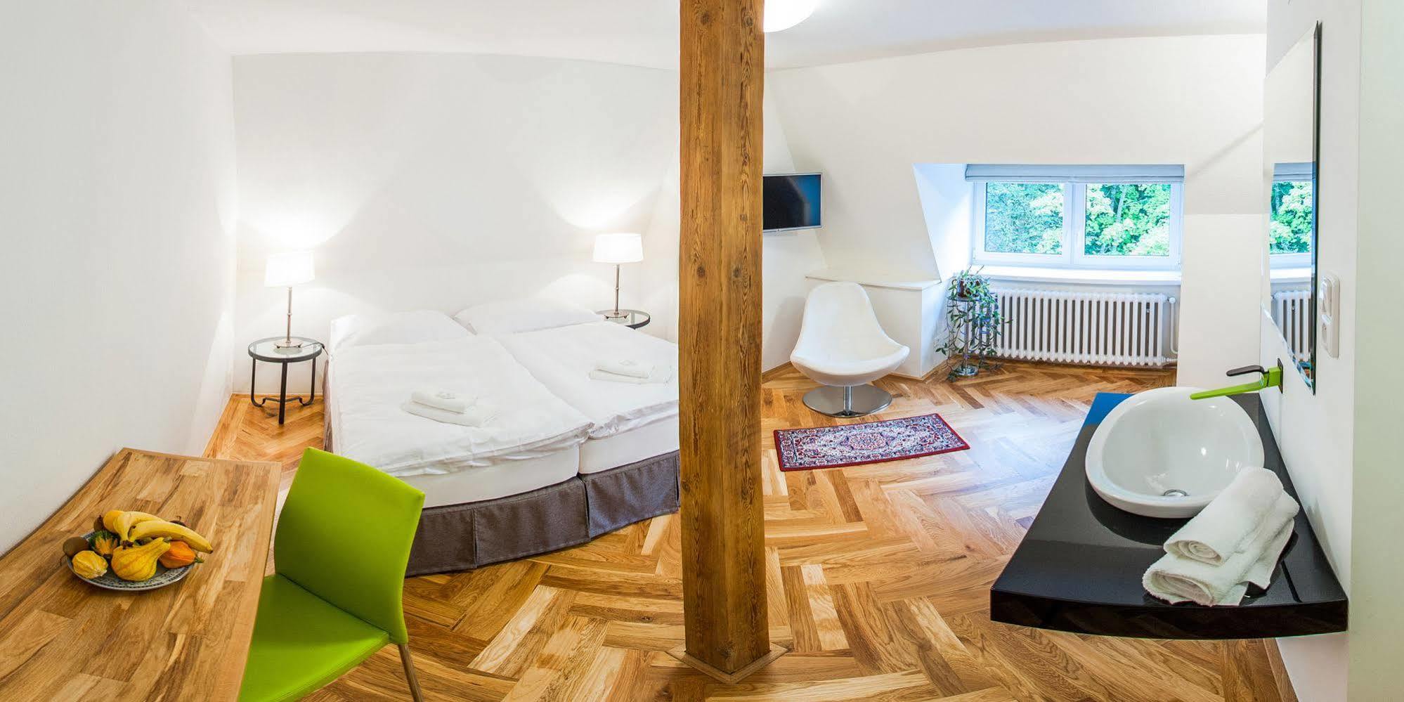 Vila Olga Jevany Buitenkant foto